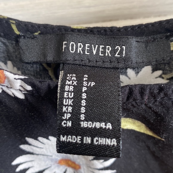 Black & Daisy Floral Romper - Picture 2 of 4